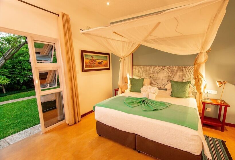 هتل Phezulu Guest Lodge