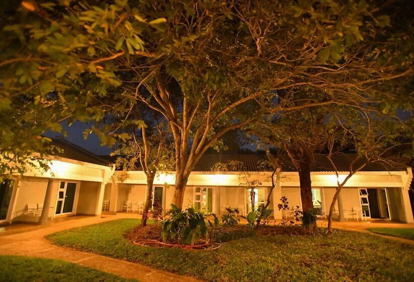 هتل Phezulu Guest Lodge