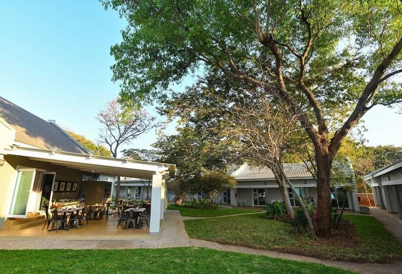 هتل Phezulu Guest Lodge