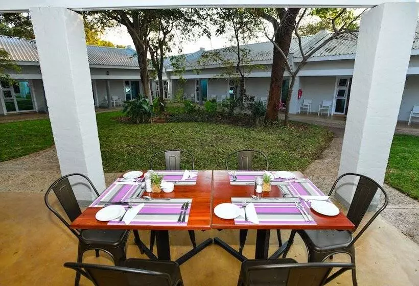 هتل Phezulu Guest Lodge