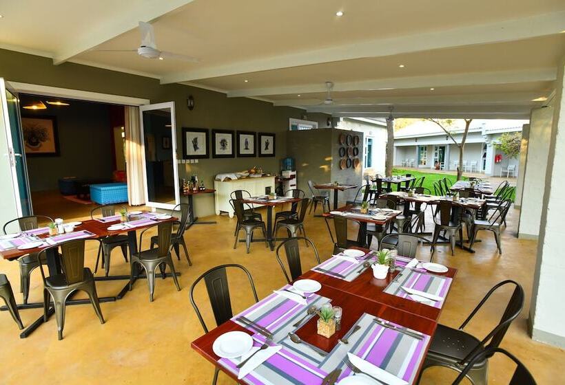 هتل Phezulu Guest Lodge