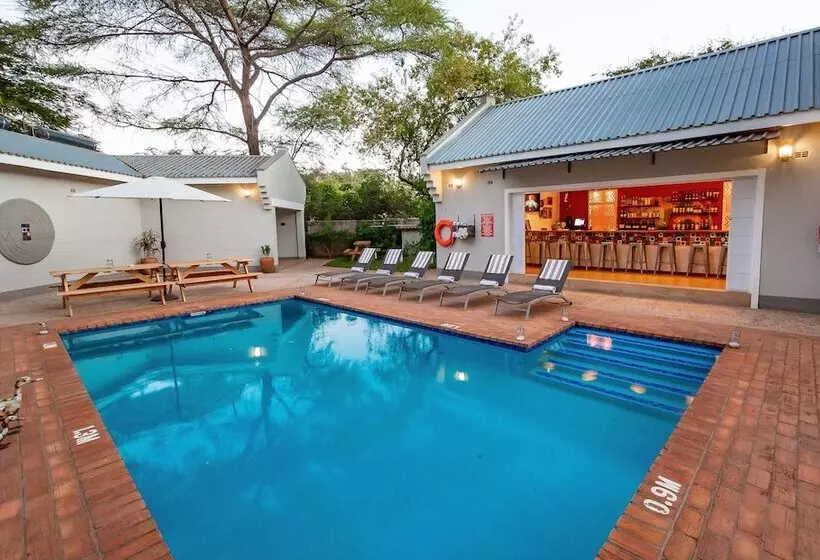 هتل Phezulu Guest Lodge