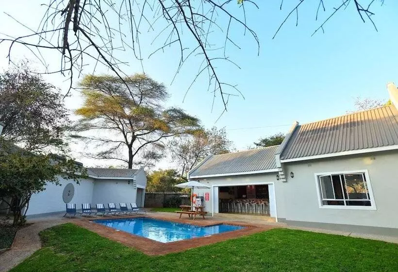 هتل Phezulu Guest Lodge