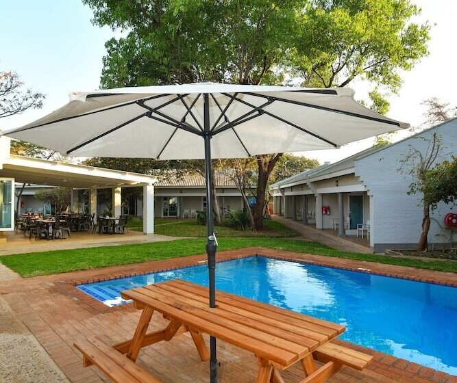 هتل Phezulu Guest Lodge