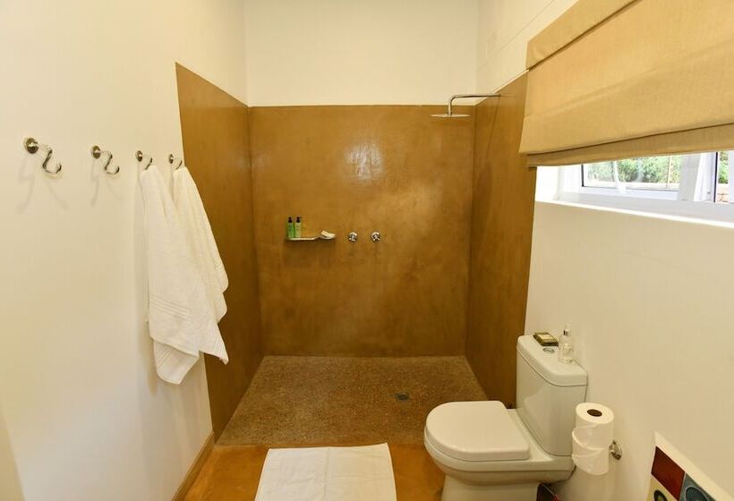 هتل Phezulu Guest Lodge