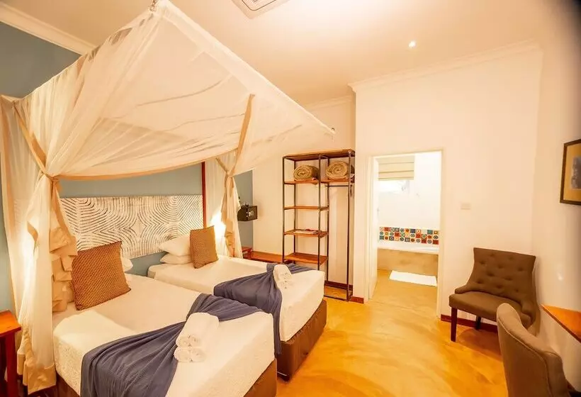 هتل Phezulu Guest Lodge