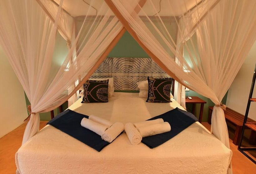 هتل Phezulu Guest Lodge