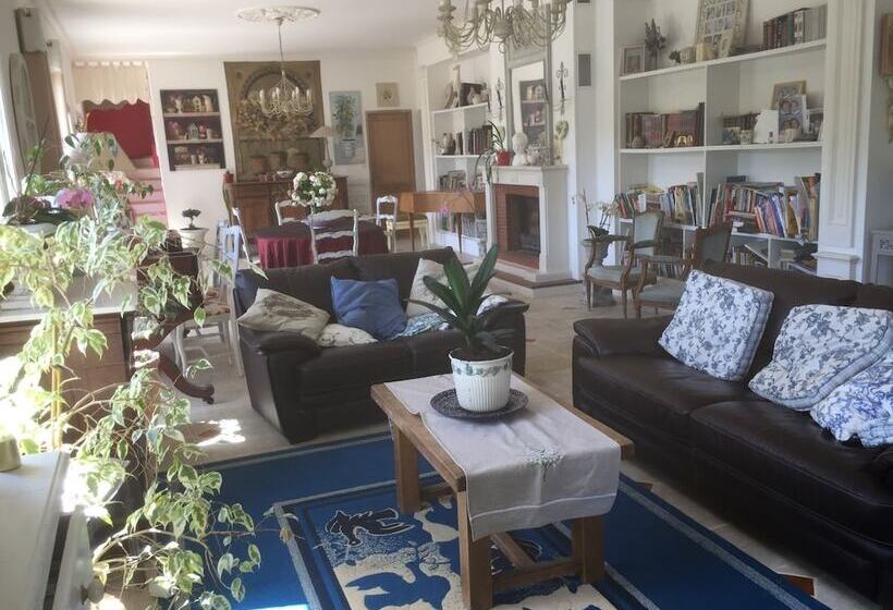 פנסיון Bastide De Valvérane