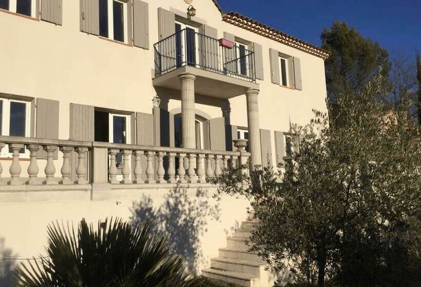 פנסיון Bastide De Valvérane