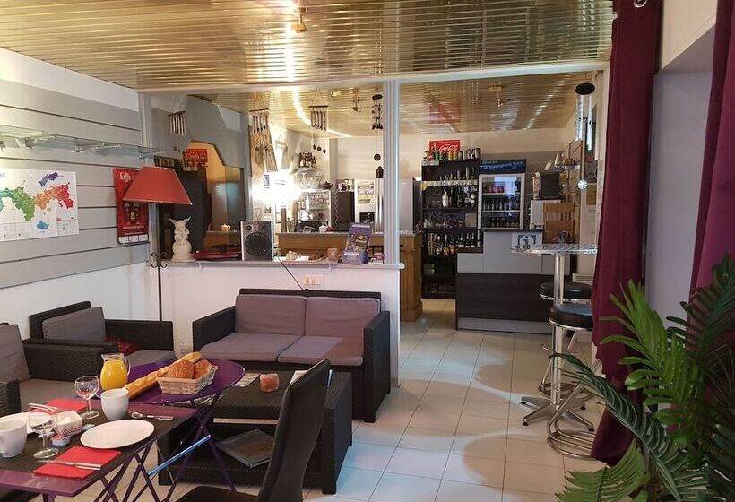 بنسيون Felicidade Hostel