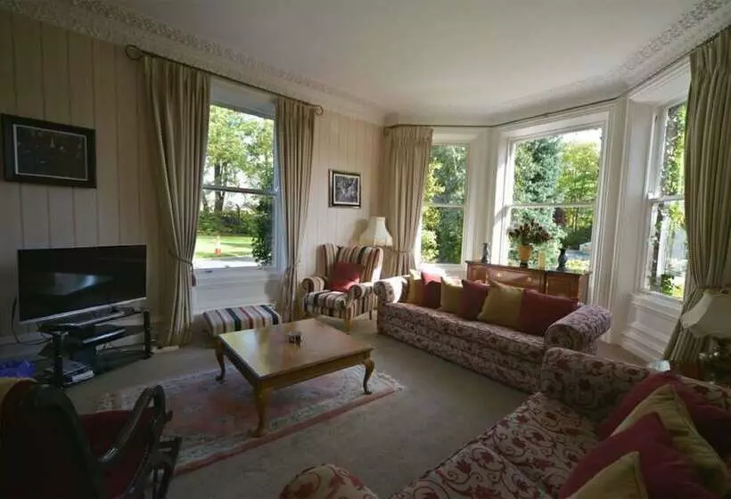 Majatalo Glenmore Manor Guesthouse