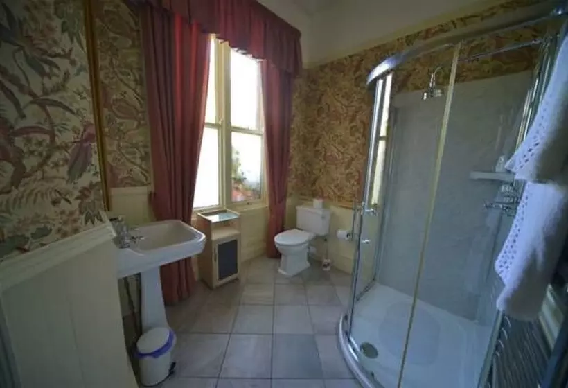 Majatalo Glenmore Manor Guesthouse