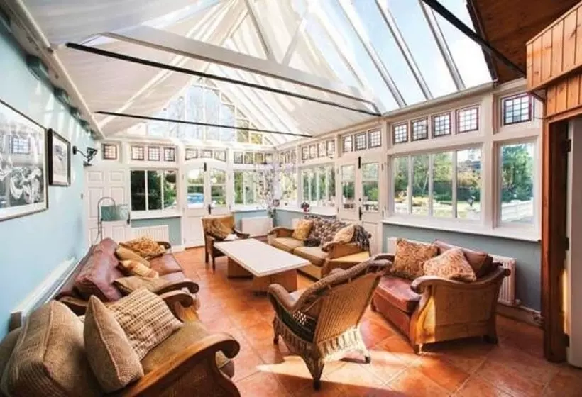 Majatalo Glenmore Manor Guesthouse