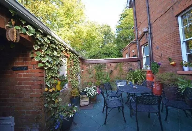 Majatalo Glenmore Manor Guesthouse