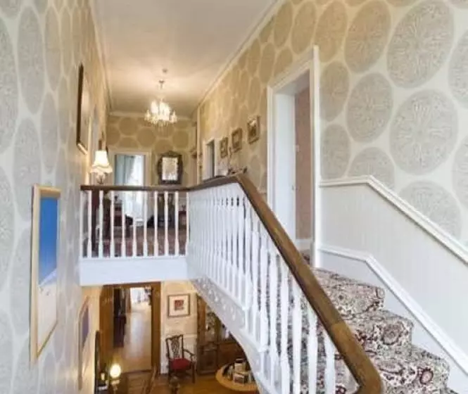 Majatalo Glenmore Manor Guesthouse