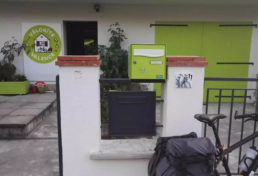 Velo Gite Valence   Hostel