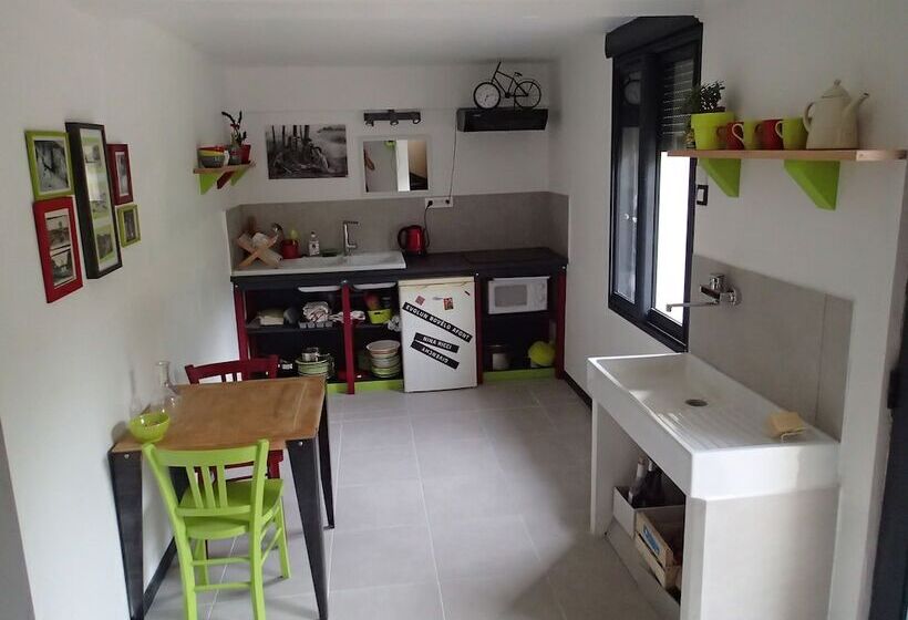 Velo Gite Valence Hostel