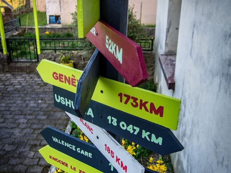 Velo Gite Valence Hostel