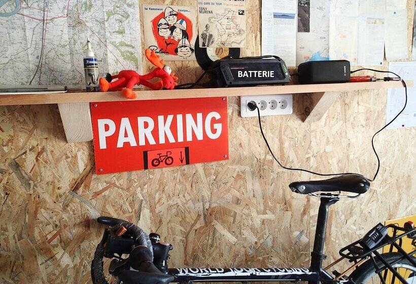 Velo Gite Valence Hostel