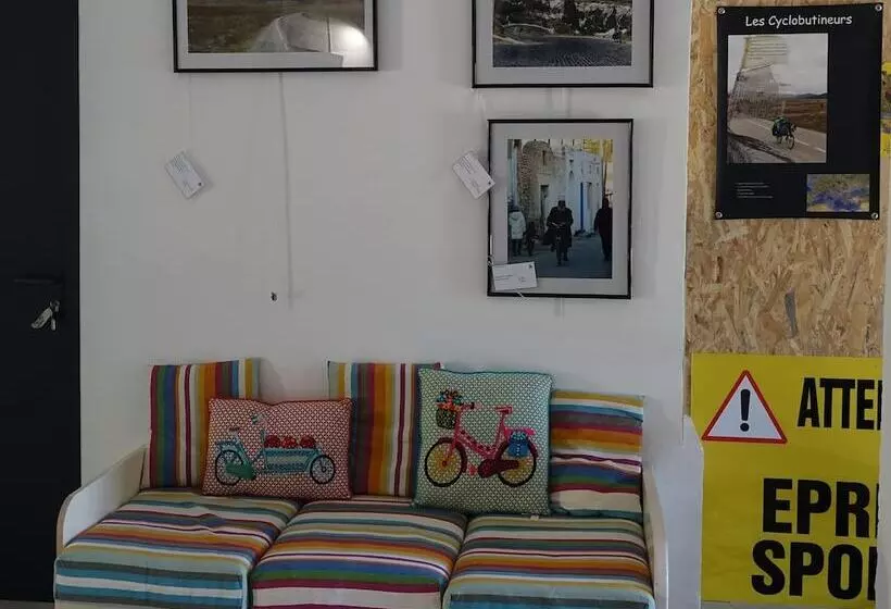 Velo Gite Valence   Hostel