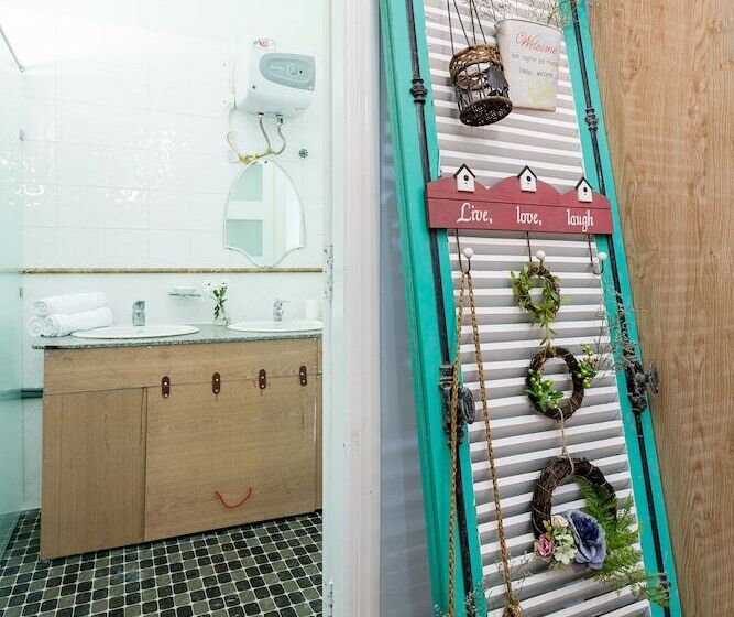 Little Pig Home Hostel