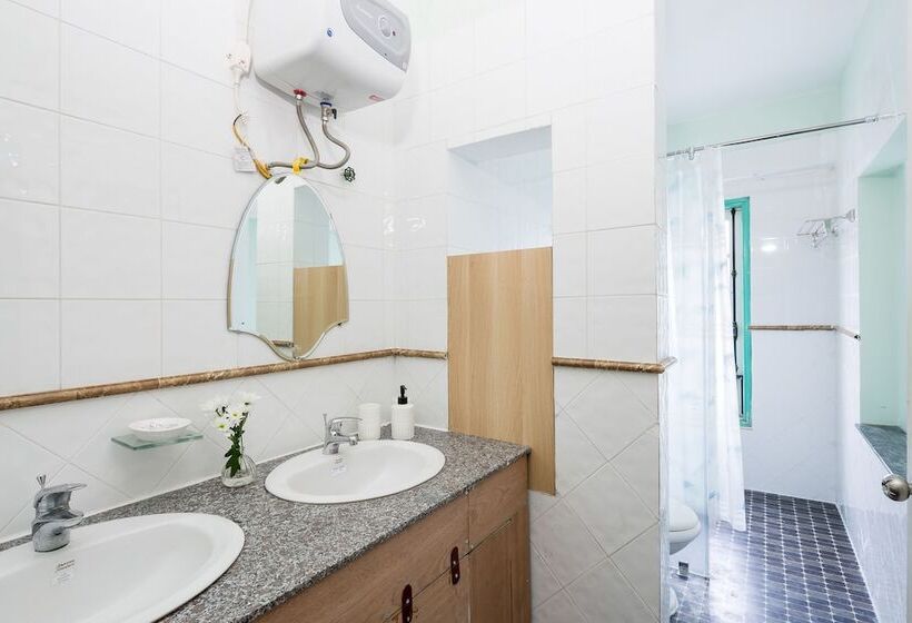 Little Pig Home Hostel