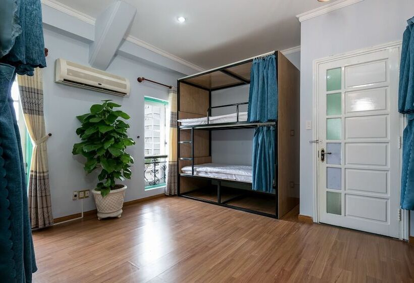 Little Pig Home Hostel