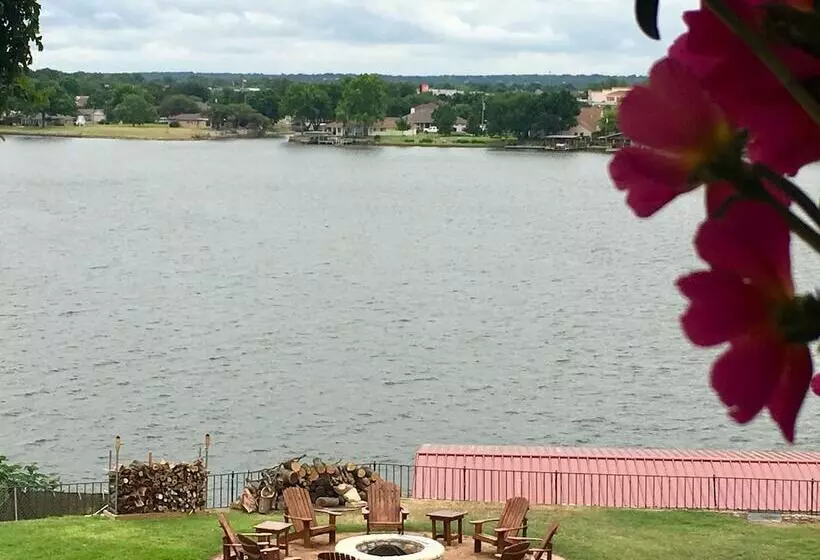 تختخواب و صبحانه Captain's House On The Lake