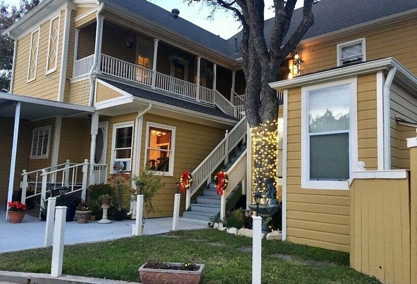 住宿加早餐  Captain's House On The Lake