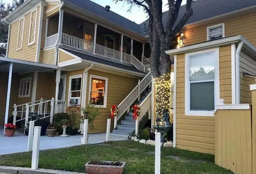 تختخواب و صبحانه Captain's House On The Lake