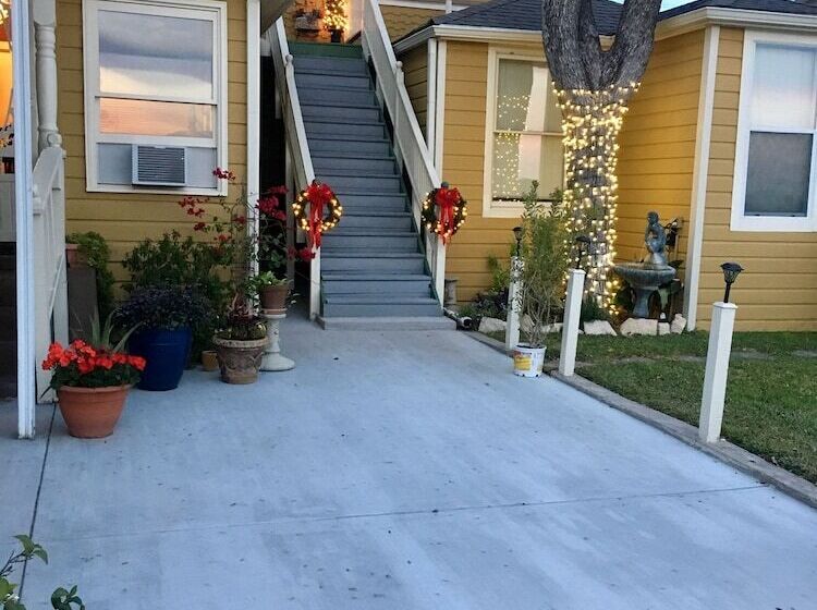 住宿加早餐  Captain's House On The Lake