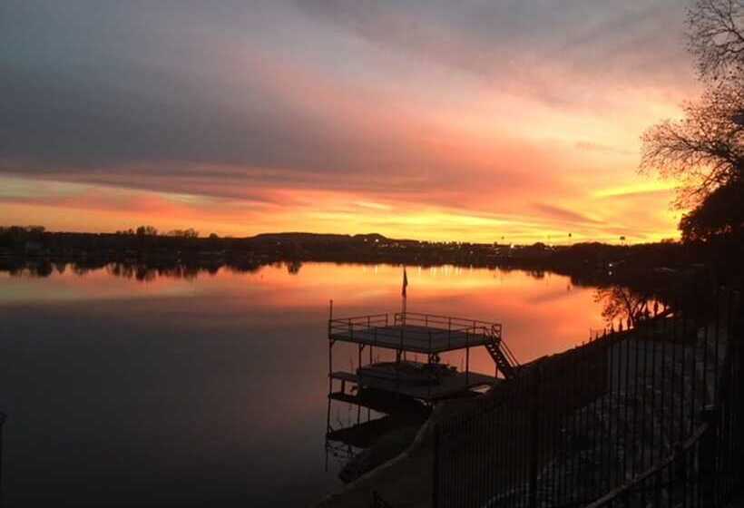 住宿加早餐  Captain's House On The Lake