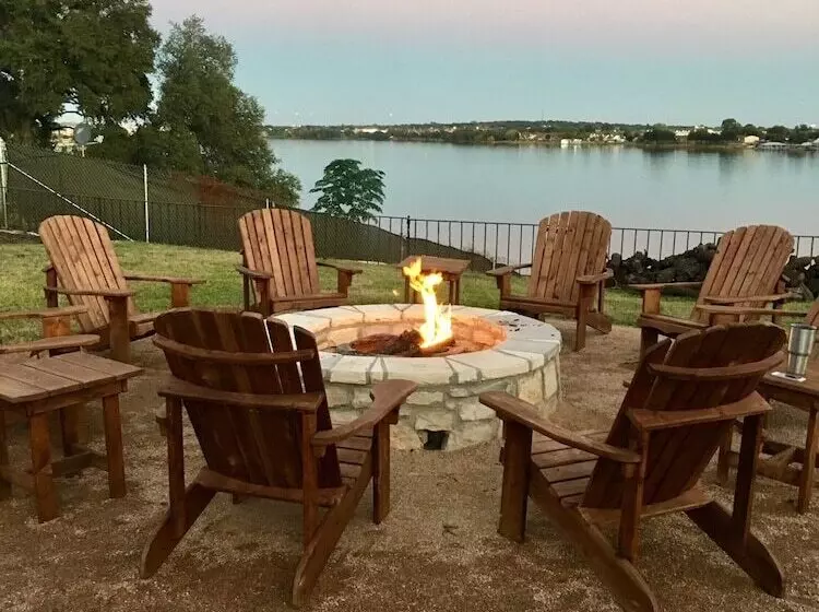 تختخواب و صبحانه Captain's House On The Lake