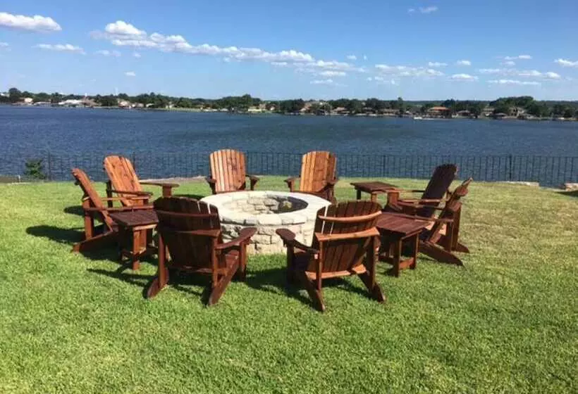 تختخواب و صبحانه Captain's House On The Lake