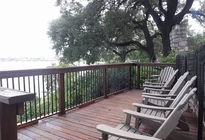 تختخواب و صبحانه Captain's House On The Lake