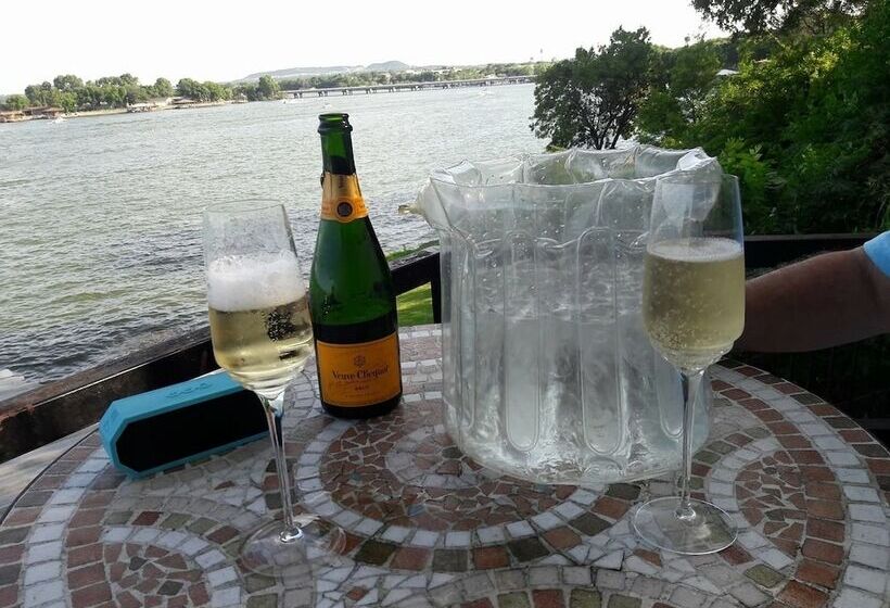 住宿加早餐  Captain's House On The Lake