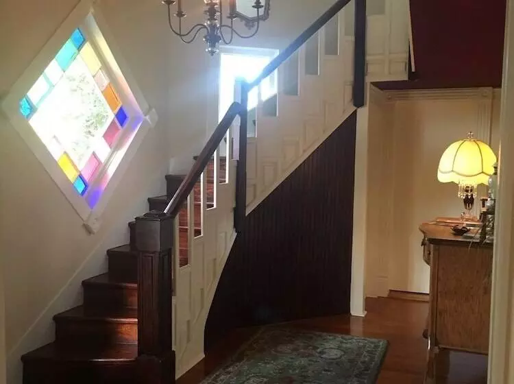 تختخواب و صبحانه Captain's House On The Lake