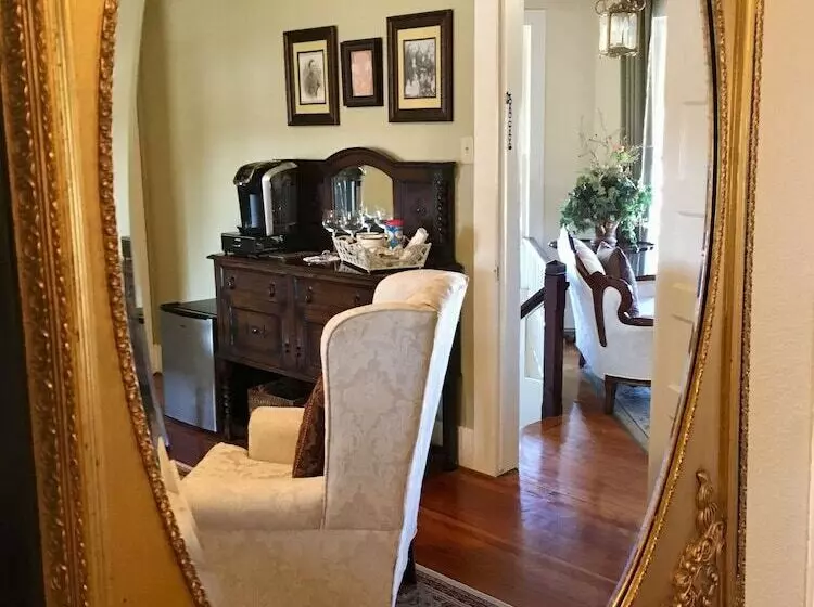 تختخواب و صبحانه Captain's House On The Lake