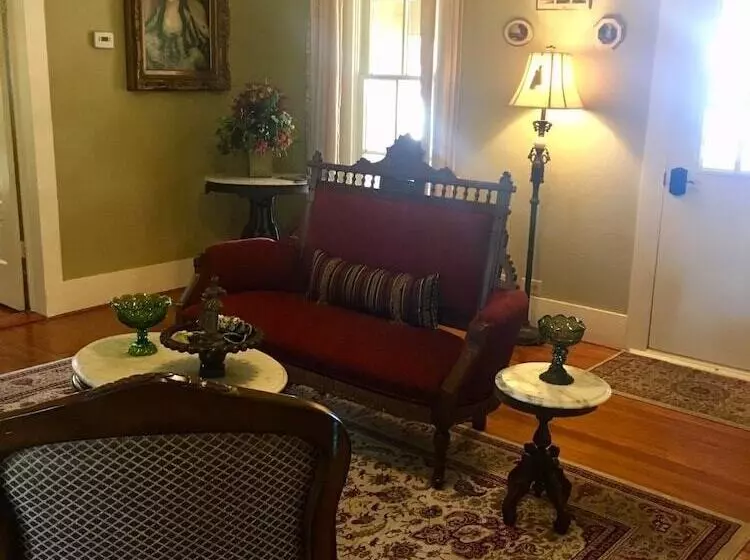 تختخواب و صبحانه Captain's House On The Lake