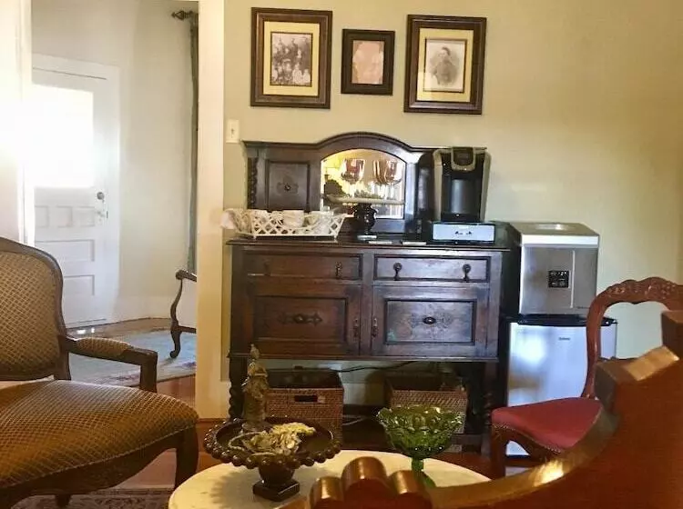 تختخواب و صبحانه Captain's House On The Lake