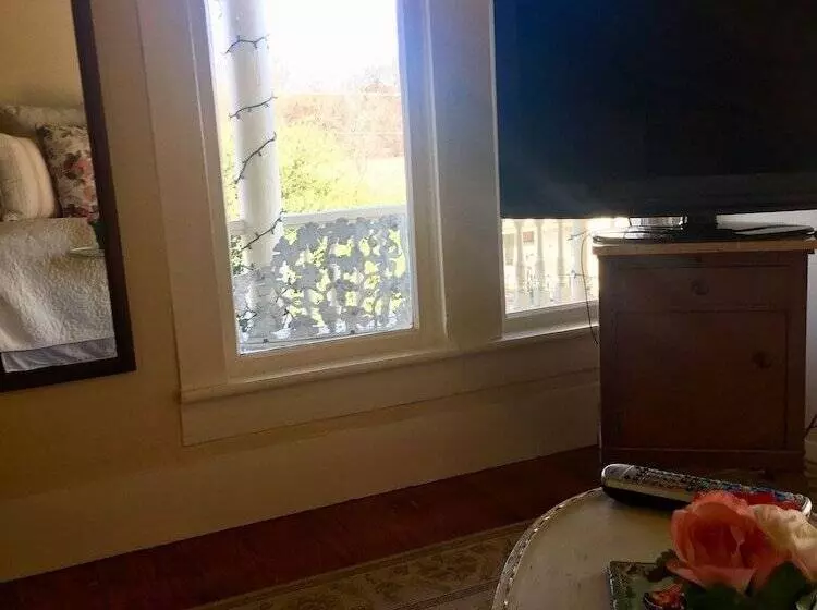 تختخواب و صبحانه Captain's House On The Lake