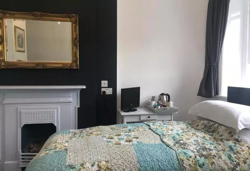 Hostelli The Nags Head   Room Only Accommodation