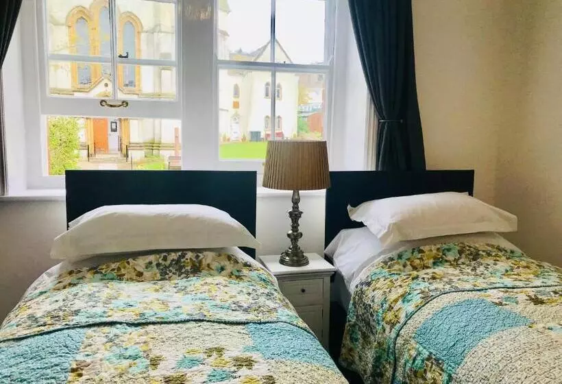 Hostelli The Nags Head   Room Only Accommodation