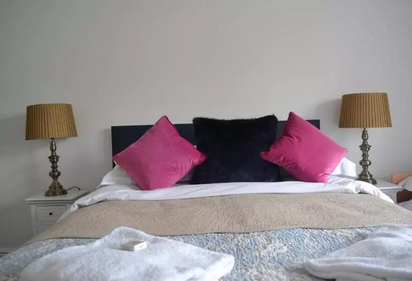 Hostelli The Nags Head   Room Only Accommodation