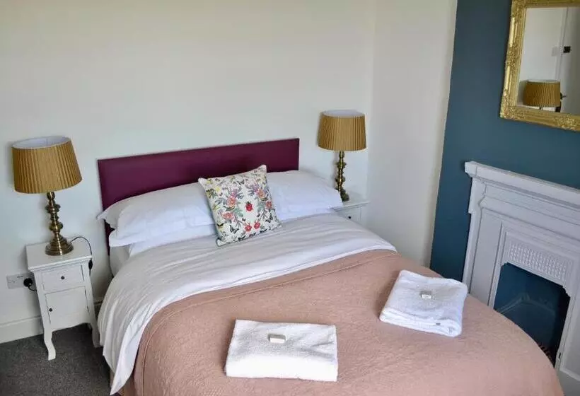 Hostelli The Nags Head   Room Only Accommodation