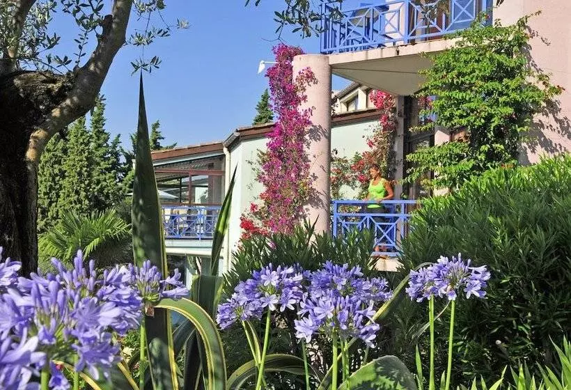 Hotelli Aec Village Vacances   Les Cèdres