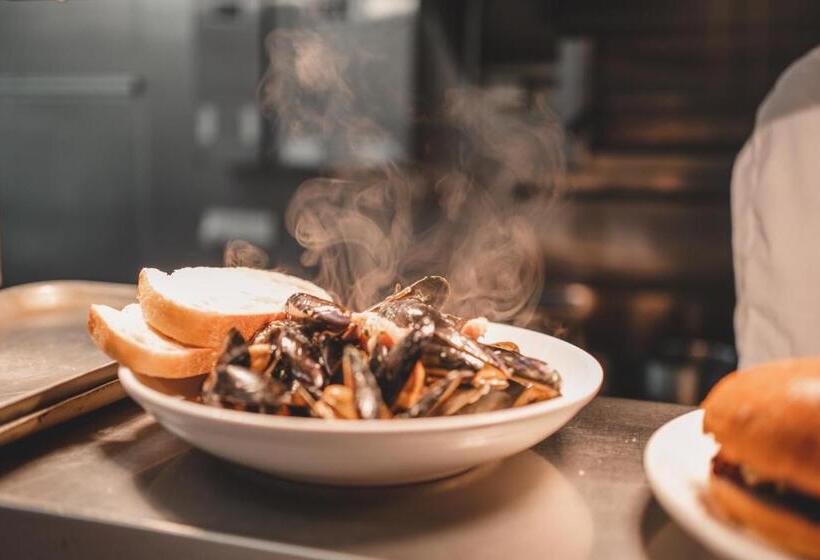 فندق Bridport Arms