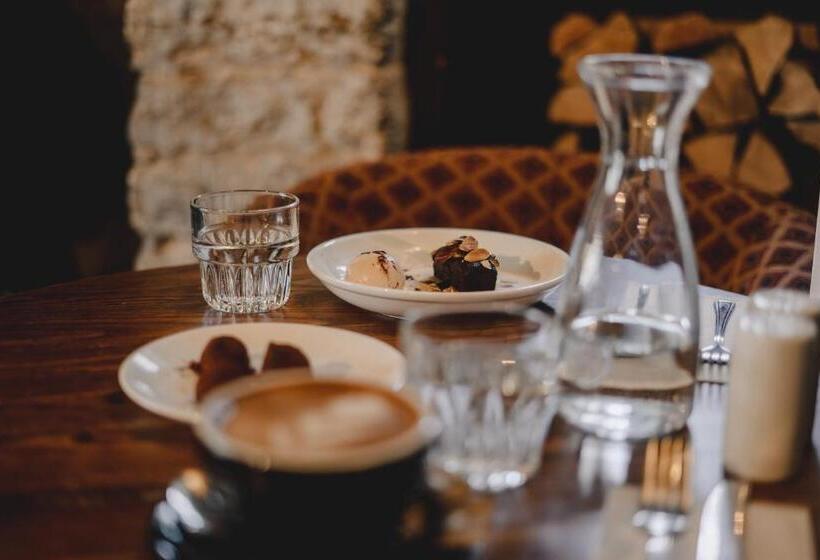 فندق Bridport Arms