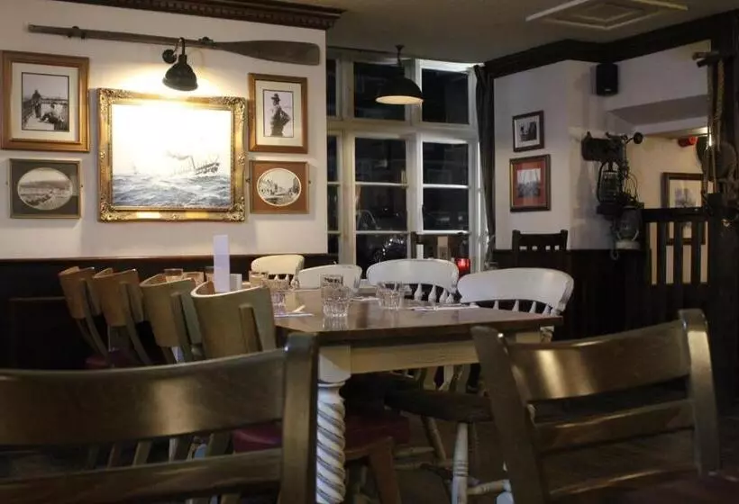 ホテル Bridport Arms