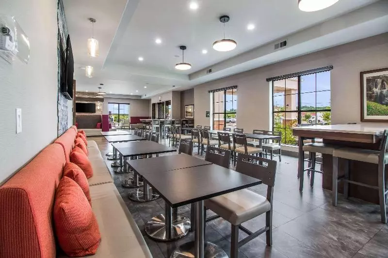 ホテル Comfort Suites
